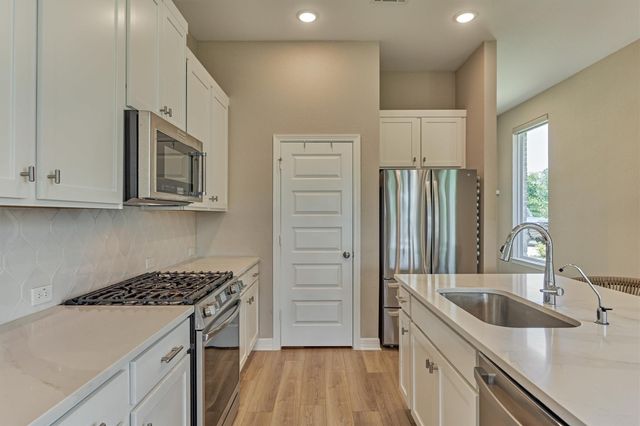384 Mallorn Lane, Montgomery, TX 77316