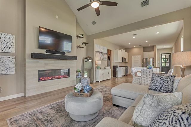 384 Mallorn Lane, Montgomery, TX 77316