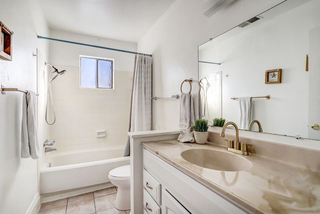 661 Stallion Road SE, Rio Rancho, NM 87124