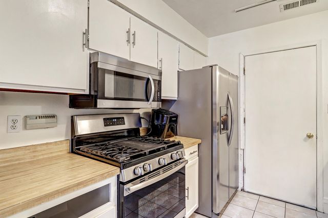 661 Stallion Road SE, Rio Rancho, NM 87124