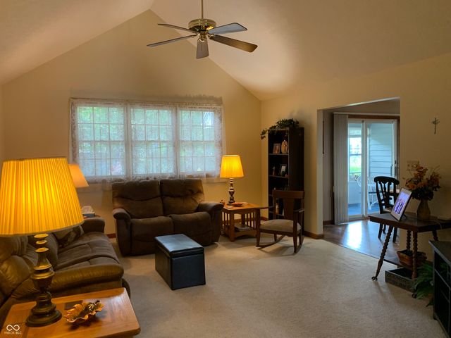 112 Cardinal Drive E, Seymour, IN 47274