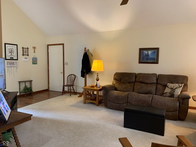 112 Cardinal Drive E, Seymour, IN 47274