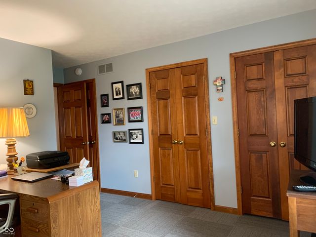 112 Cardinal Drive E, Seymour, IN 47274