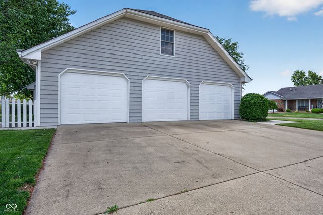 112 Cardinal Drive E, Seymour, IN 47274