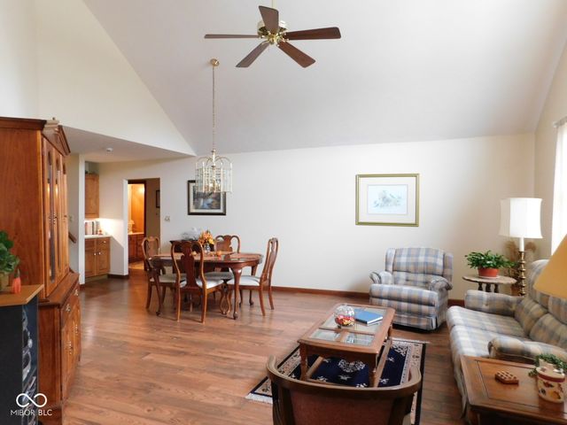 112 Cardinal Drive E, Seymour, IN 47274