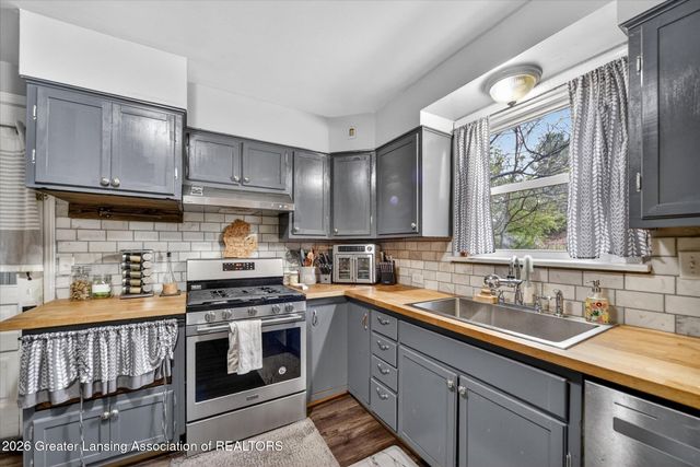 716 W Jefferson Street, Grand Ledge, MI 48837