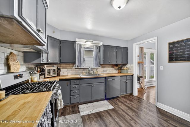 716 W Jefferson Street, Grand Ledge, MI 48837
