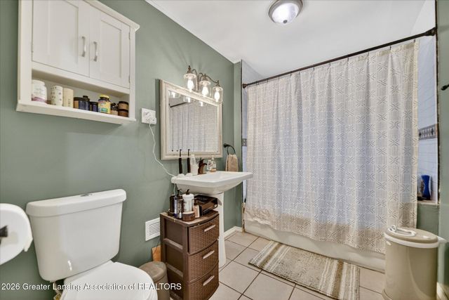 716 W Jefferson Street, Grand Ledge, MI 48837