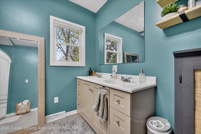 716 W Jefferson Street, Grand Ledge, MI 48837