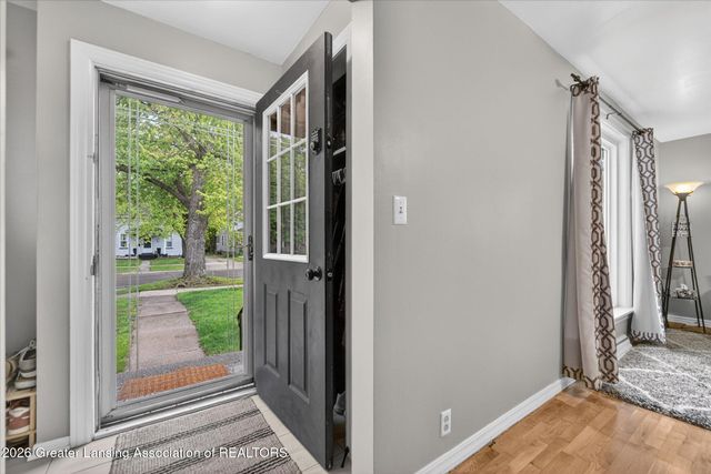 716 W Jefferson Street, Grand Ledge, MI 48837