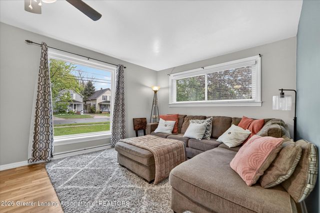 716 W Jefferson Street, Grand Ledge, MI 48837