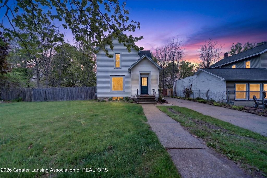 716 W Jefferson Street, Grand Ledge, MI 48837