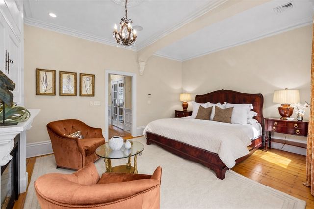 12 Auburn St, Boston, MA 02129