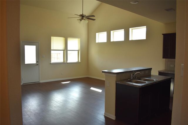 204 White Wing Lane, Sealy, TX 77474