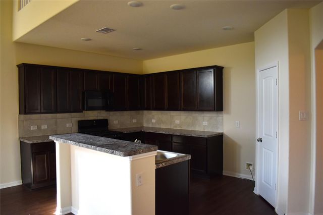 204 White Wing Lane, Sealy, TX 77474