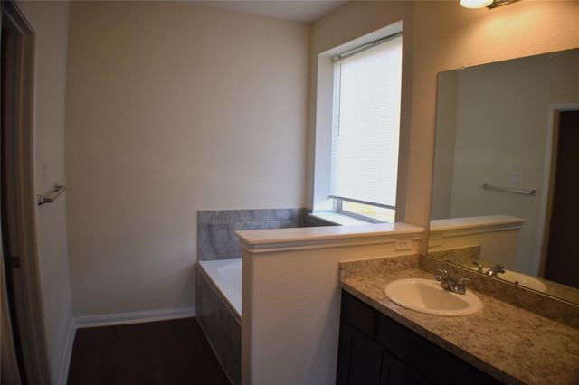 204 White Wing Lane, Sealy, TX 77474