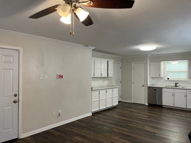 501 Sparks Street, Grand Prairie, TX 75051