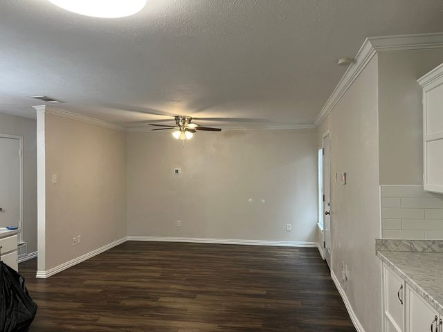 501 Sparks Street, Grand Prairie, TX 75051