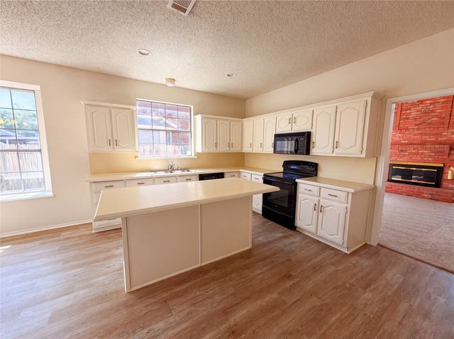 2909 Lois Lane, Rowlett, TX 75088