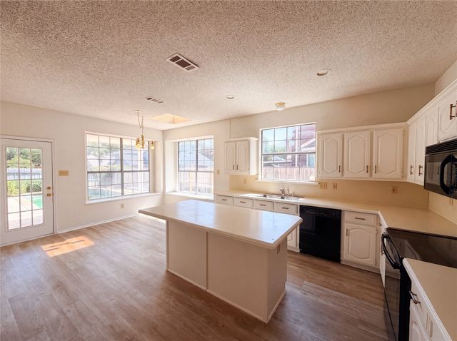 2909 Lois Lane, Rowlett, TX 75088