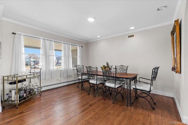 160 Sequams Lane W, West Islip, NY 11795