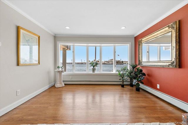 160 Sequams Lane W, West Islip, NY 11795