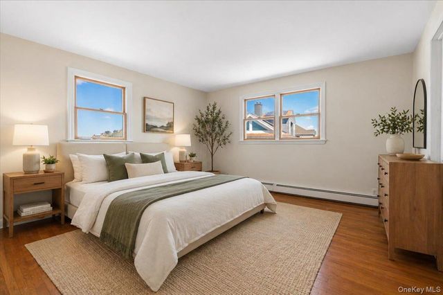160 Sequams Lane W, West Islip, NY 11795
