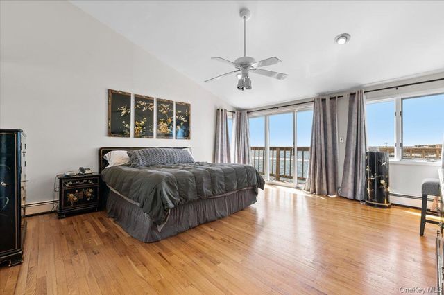 160 Sequams Lane W, West Islip, NY 11795