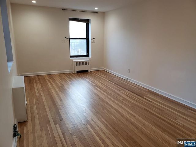 165 Vroom Street 202, Jersey City, NJ 07306