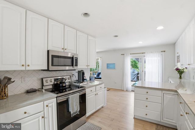11205 FREAS DR, N Potomac, MD 20878