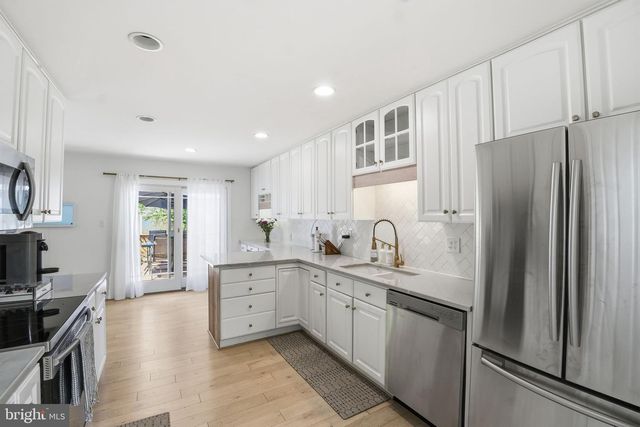 11205 FREAS DR, N Potomac, MD 20878