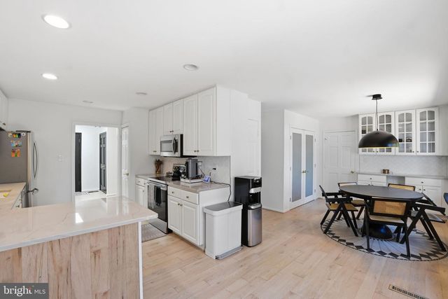 11205 FREAS DR, N Potomac, MD 20878