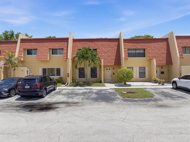 52 Canterbury Lane, Tamarac, FL 33319