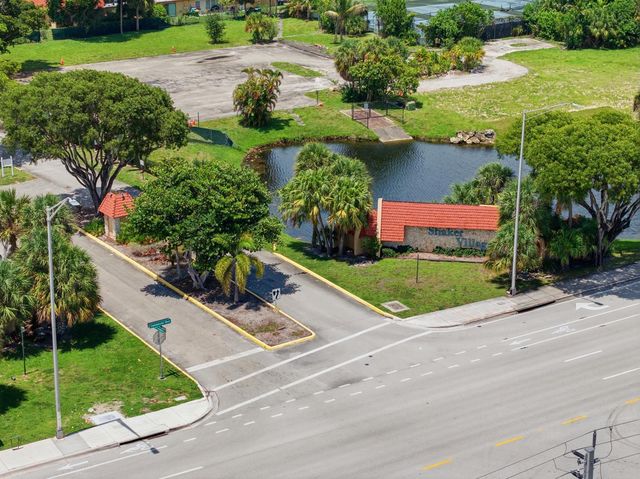 52 Canterbury Lane, Tamarac, FL 33319