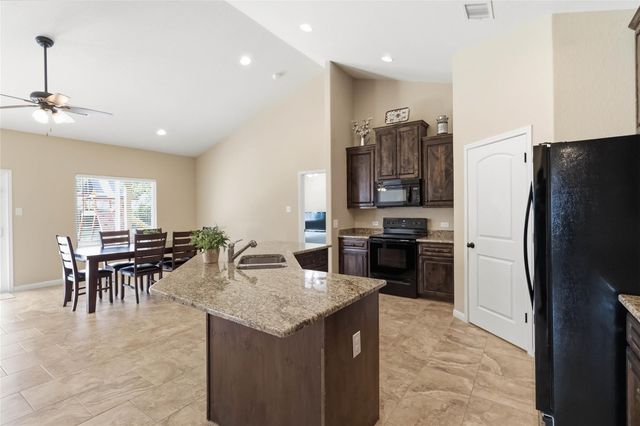 285 Hummingbird WAY, Martindale, TX 78655