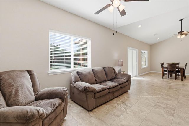 285 Hummingbird WAY, Martindale, TX 78655