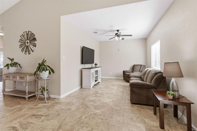 285 Hummingbird WAY, Martindale, TX 78655