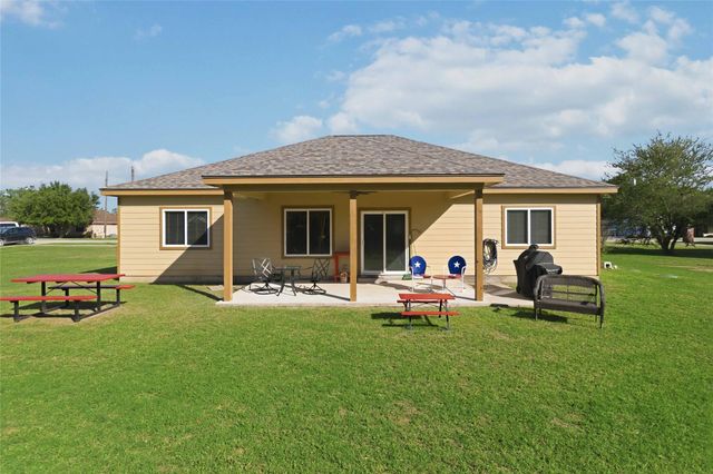 285 Hummingbird WAY, Martindale, TX 78655