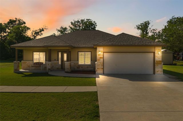 285 Hummingbird WAY, Martindale, TX 78655