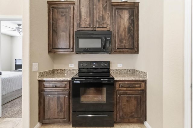 285 Hummingbird WAY, Martindale, TX 78655