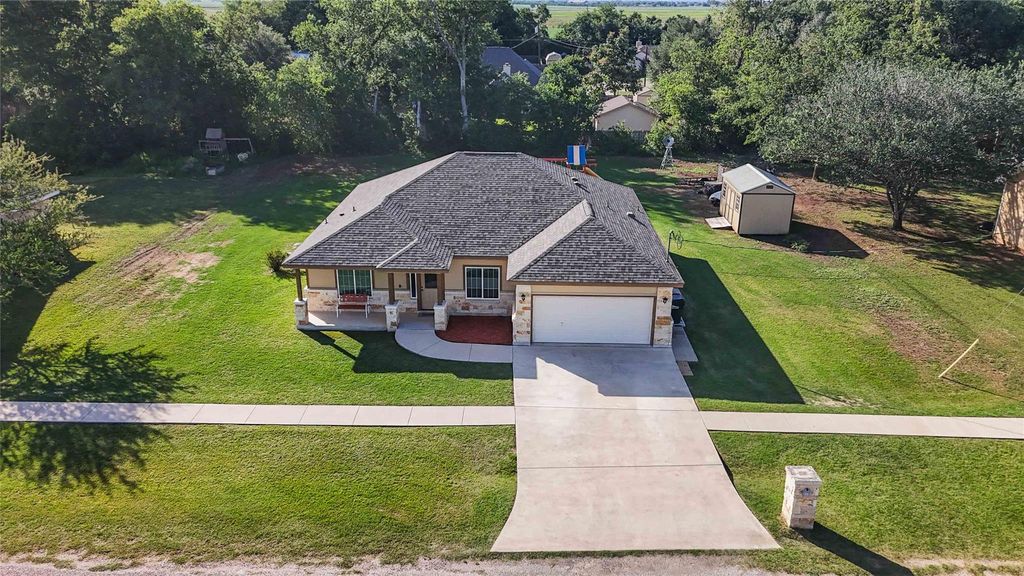 285 Hummingbird WAY, Martindale, TX 78655