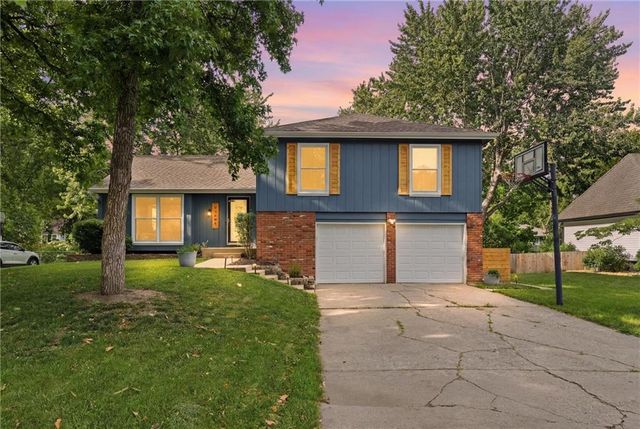 10069 Bluejacket Drive, Overland Park, KS 66214