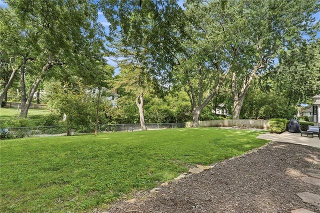 10069 Bluejacket Drive, Overland Park, KS 66214