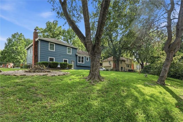 10069 Bluejacket Drive, Overland Park, KS 66214