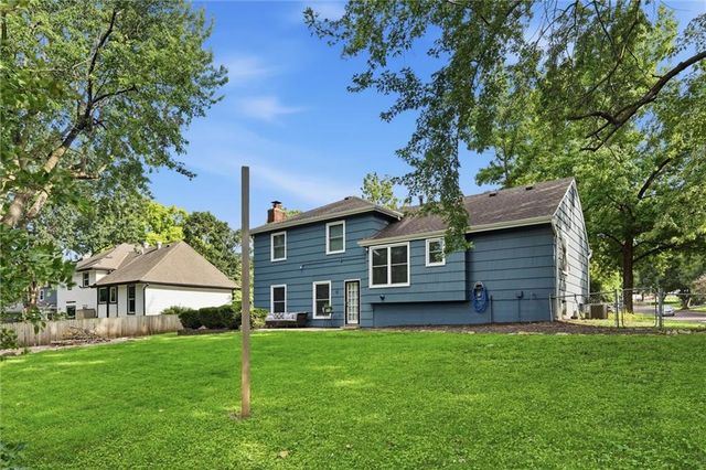 10069 Bluejacket Drive, Overland Park, KS 66214