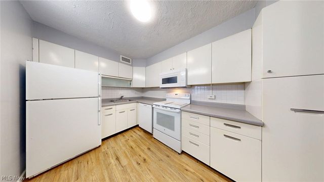 12700 Lake Avenue 804, Lakewood, OH 44107