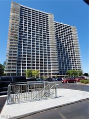 12700 Lake Avenue 804, Lakewood, OH 44107