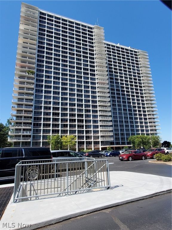 12700 Lake Avenue 804, Lakewood, OH 44107