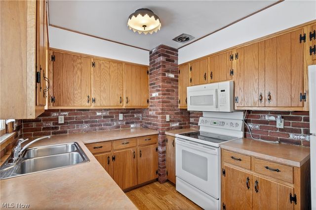 255 Taylor Road, Barberton, OH 44203