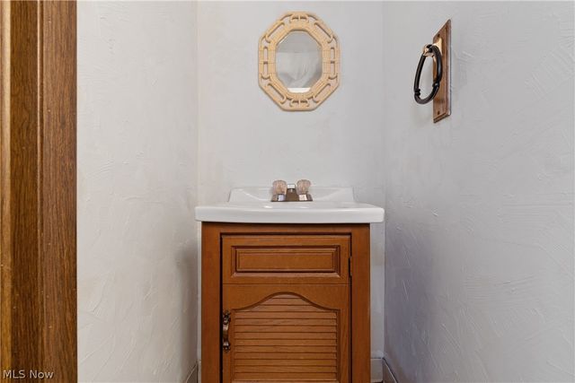 255 Taylor Road, Barberton, OH 44203